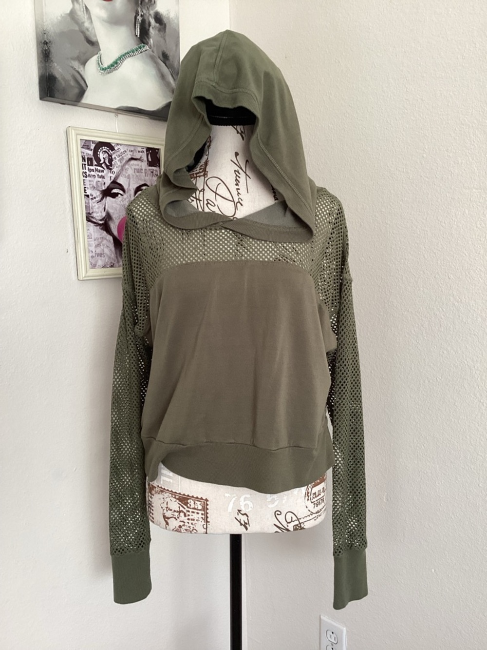 Forever 21 Olive Green Hooded Mesh-Sleeve Pullover Medium